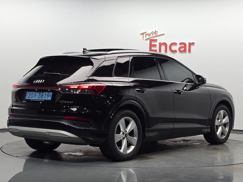 2023 Audi e-tron 40 photo 2