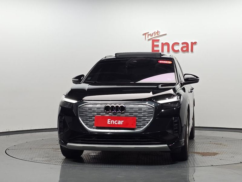 2023 Audi e-tron 40 photo 3