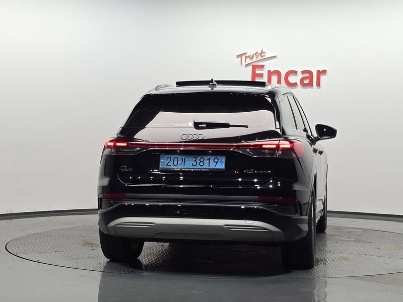 2023 Audi e-tron 40 photo 4