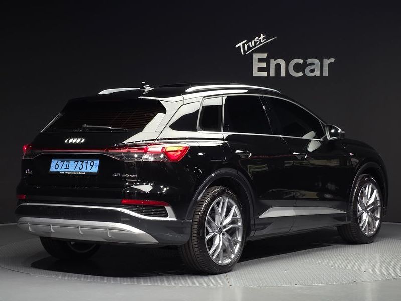 2026 Audi e-tron 45 Premium photo 2