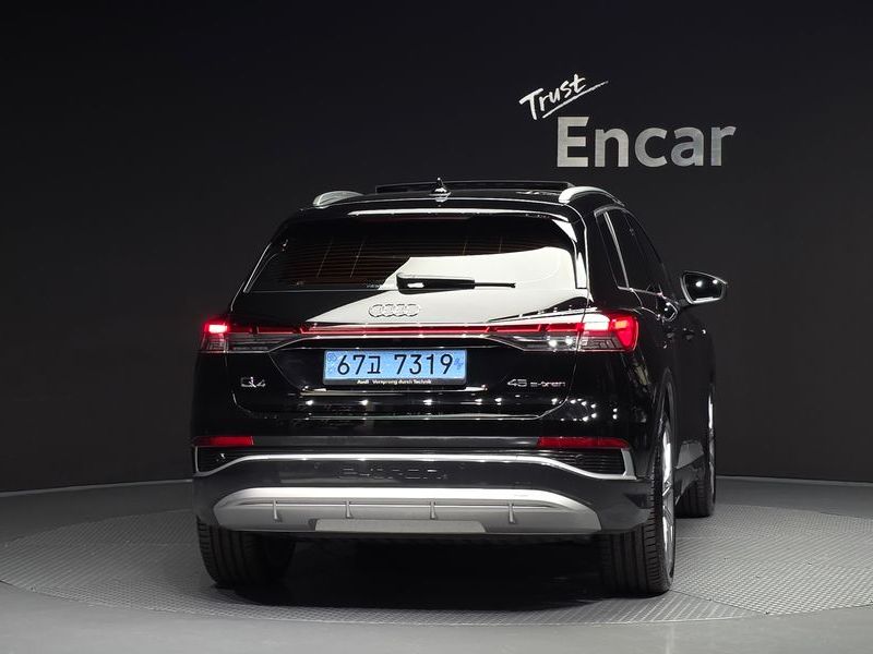2026 Audi e-tron 45 Premium photo 4