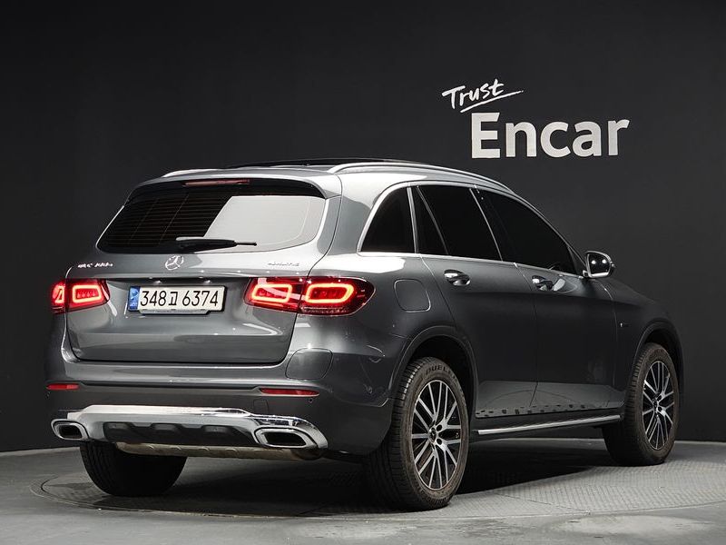 2021 Mercedes-Benz C-Class GLC300e 4MATIC photo 2
