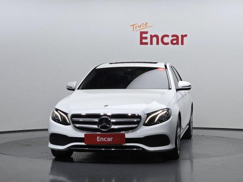2018 Mercedes-Benz E-Class E200 Avantgarde photo 3