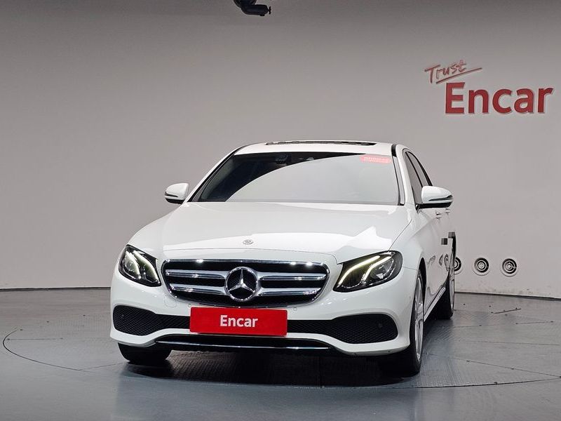 2018 Mercedes-Benz E-Class E200 Avantgarde photo 3