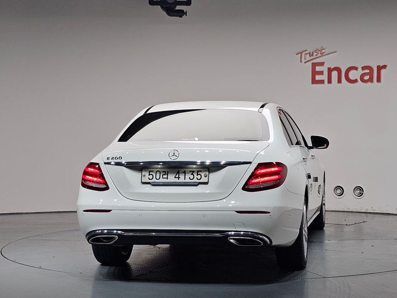 2018 Mercedes-Benz E-Class E200 Avantgarde photo 4