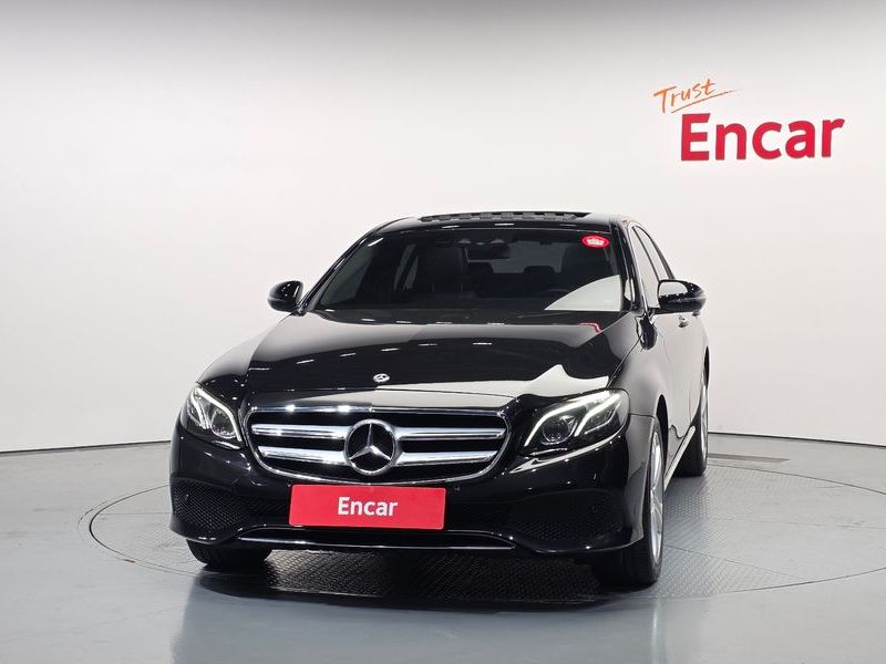 2018 Mercedes-Benz E-Class E220d Avantgarde photo 3