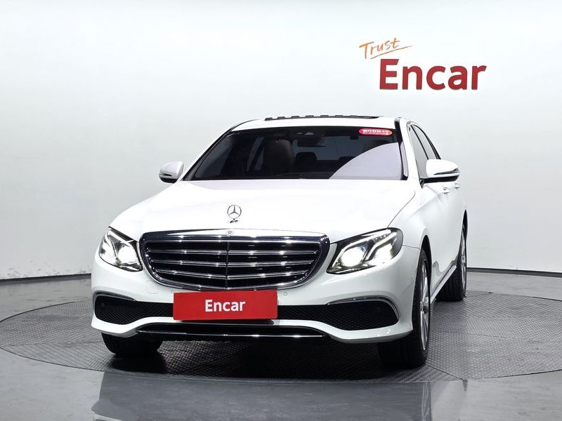2019 Mercedes-Benz E-Class E220d 4MATIC Exclusive photo 3