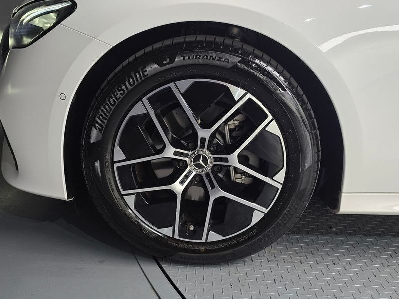 2025 Mercedes-Benz E-Class E200 Avantgarde photo 5