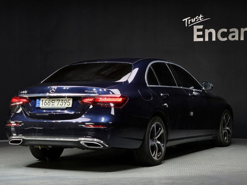 2021 Mercedes-Benz E-Class E250 Avantgarde photo 2