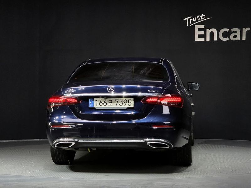 2021 Mercedes-Benz E-Class E250 Avantgarde photo 4