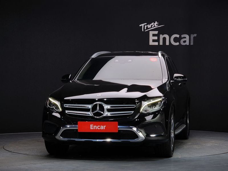 2019 Mercedes-Benz C-Class GLC300 4MATIC photo 3