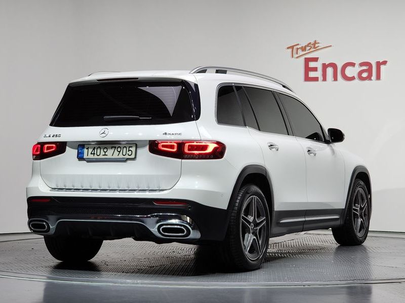 2021 Mercedes-Benz B-Class GLB250 4MATIC photo 2