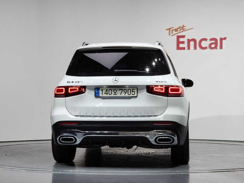 2021 Mercedes-Benz B-Class GLB250 4MATIC photo 4