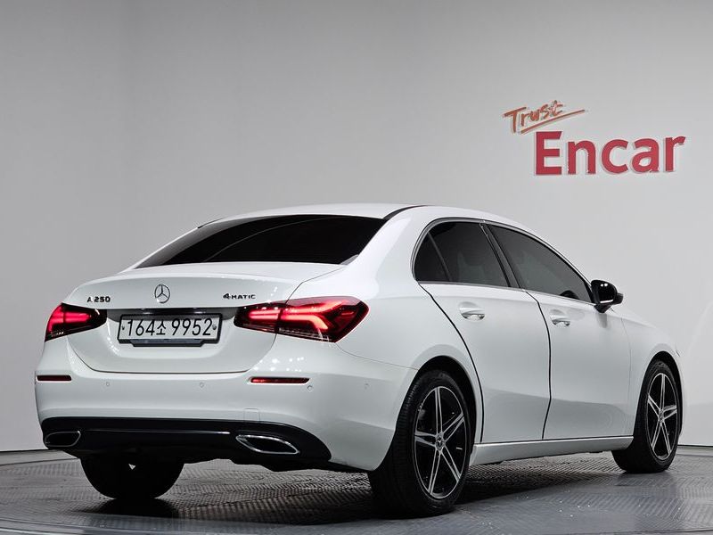 2020 Mercedes-Benz A-Class A250 4MATIC Sedan photo 2