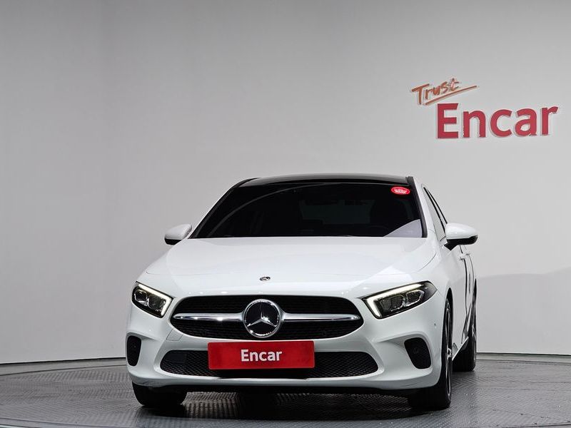 2020 Mercedes-Benz A-Class A250 4MATIC Sedan photo 3