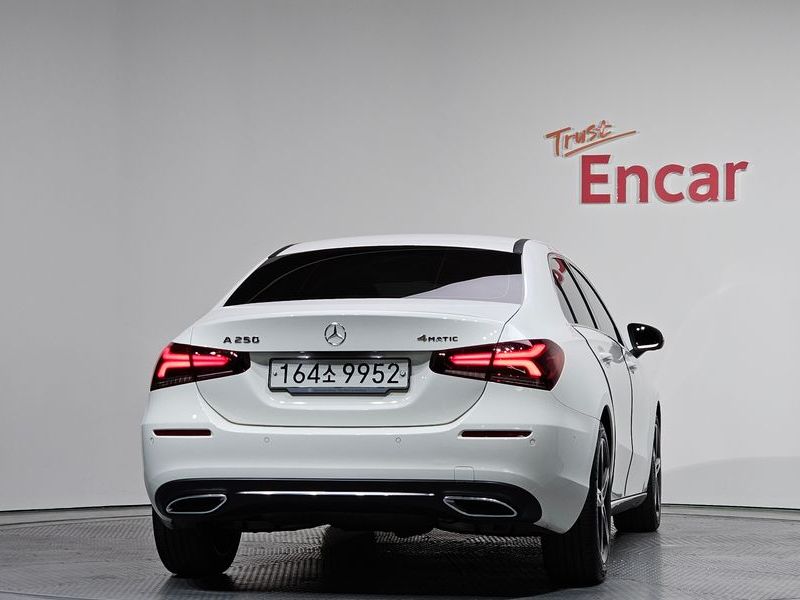 2020 Mercedes-Benz A-Class A250 4MATIC Sedan photo 4