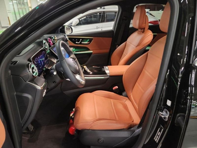 2025 Mercedes-Benz C-Class GLC300 4MATIC Avnatgarde Coupe photo 5