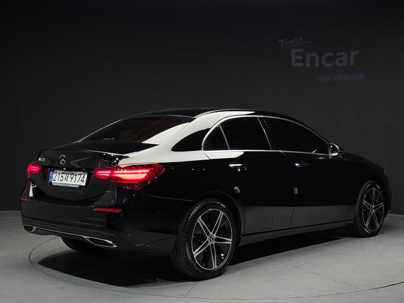 2024 Mercedes-Benz A-Class A220 Sedan photo 2