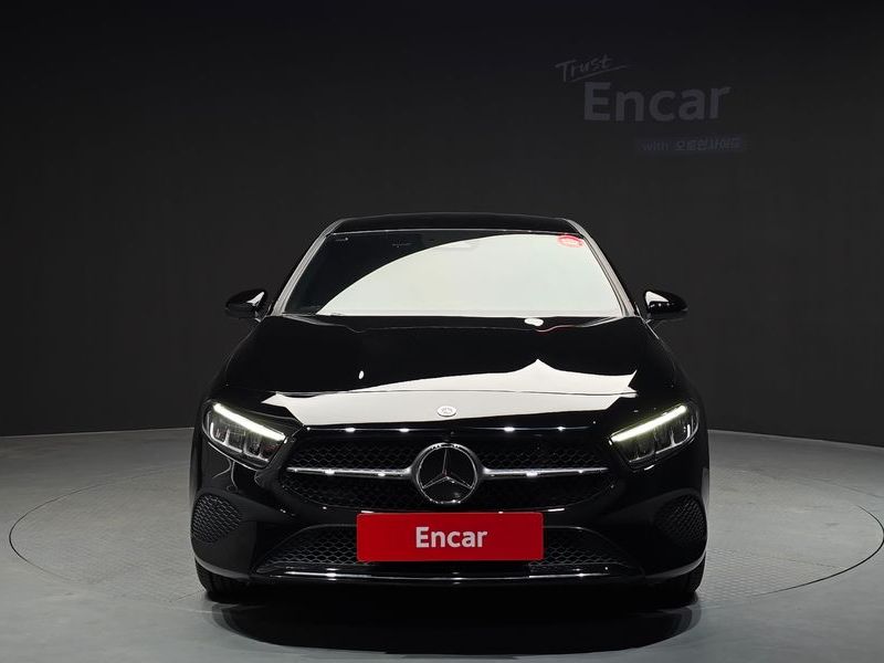 2024 Mercedes-Benz A-Class A220 Sedan photo 3
