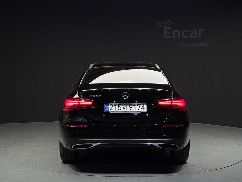 2024 Mercedes-Benz A-Class A220 Sedan photo 4
