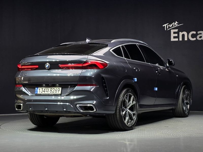 2022 BMW X6 xDrive40i M Sport photo 2