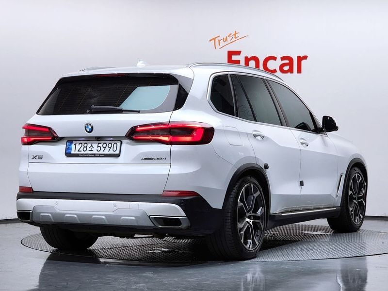2022 BMW X5 xDrive 30d xLine photo 2