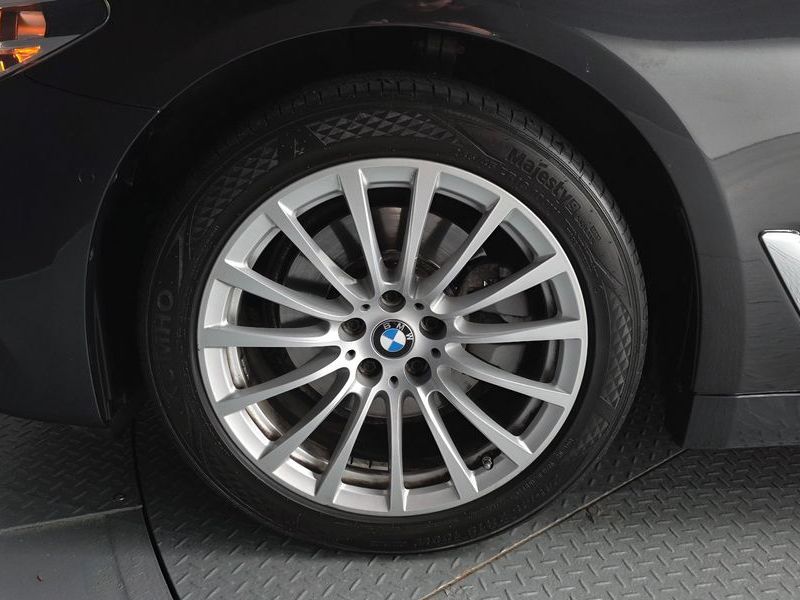 2019 BMW 5 Series 520i Luxury photo 5