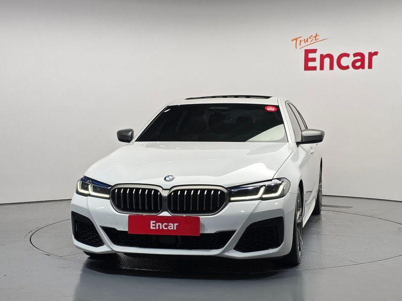 2021 BMW 5 Series M550i xDrive photo 3