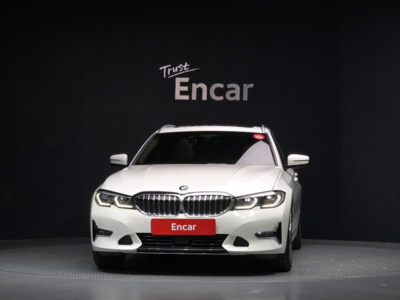 2020 BMW 3 Series 320i Touring Luxury photo 3