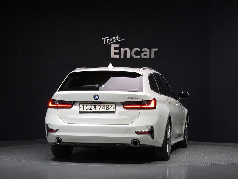 2020 BMW 3 Series 320i Touring Luxury photo 4