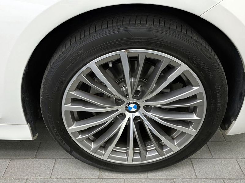 2020 BMW 3 Series 320i Touring Luxury photo 5