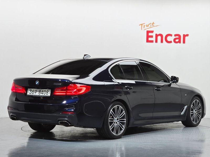2019 BMW 5 Series 530i M Sport Package Plus photo 2