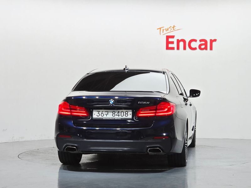 2019 BMW 5 Series 530i M Sport Package Plus photo 4
