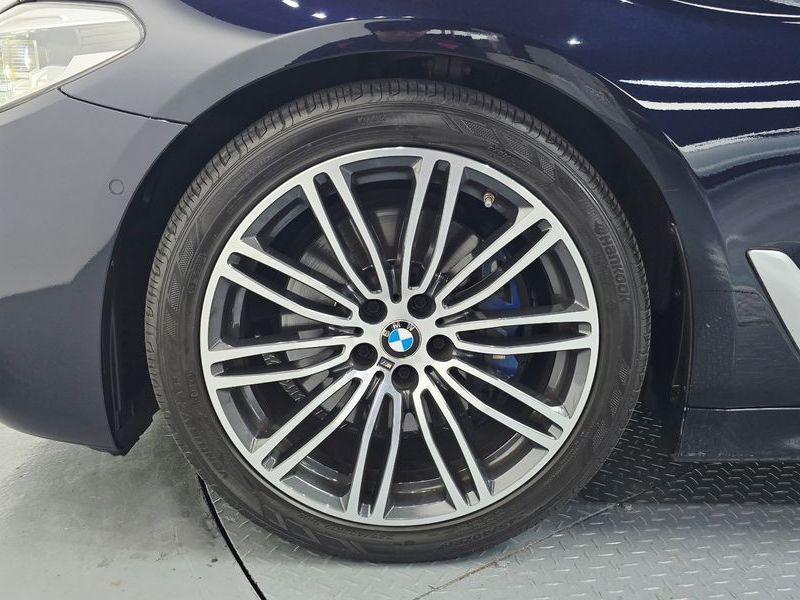2019 BMW 5 Series 530i M Sport Package Plus photo 5