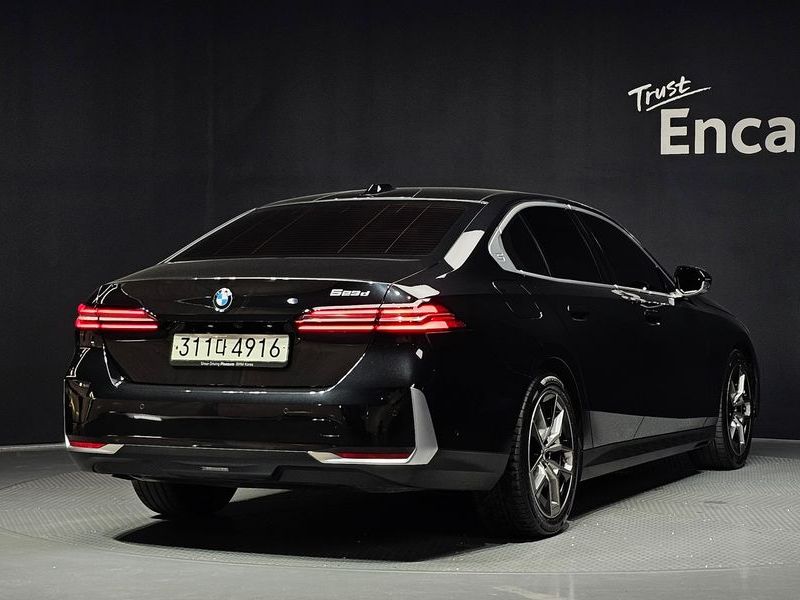 2024 BMW 5 Series 523d photo 2