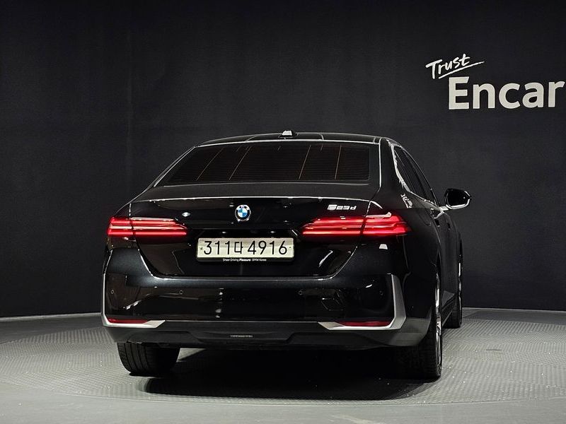 2024 BMW 5 Series 523d photo 4