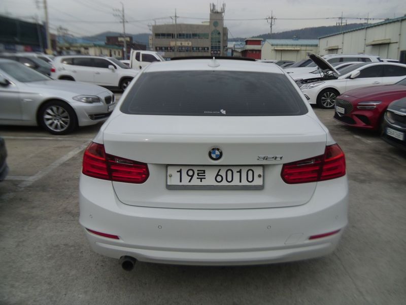 2014 BMW 3 Series 320d photo 4