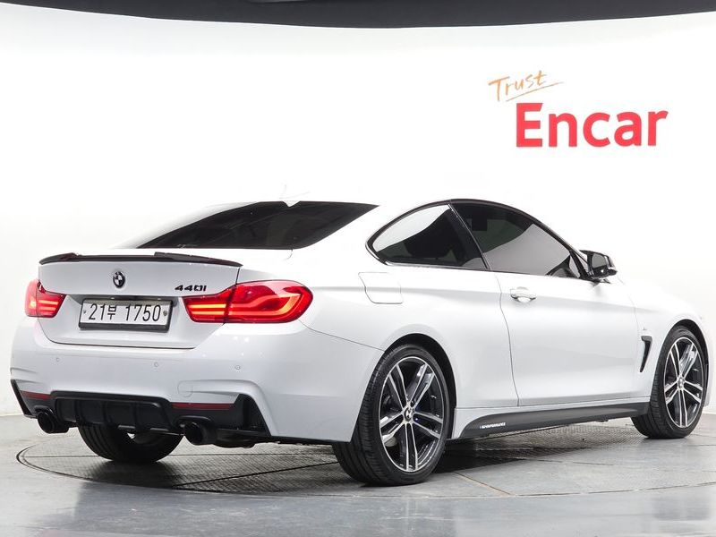 2018 BMW 4 Series 420i M Sport Coupe photo 2