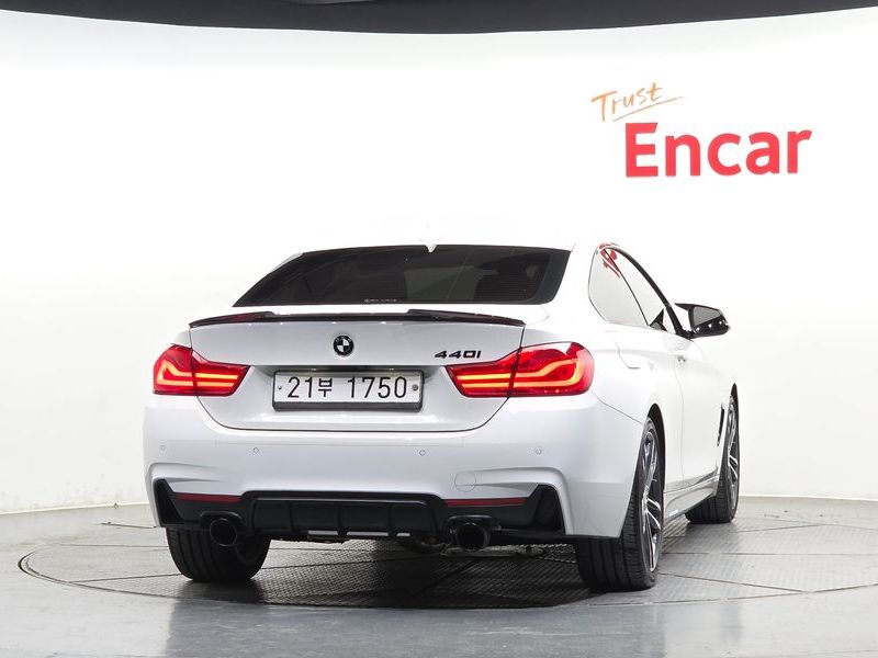 2018 BMW 4 Series 420i M Sport Coupe photo 4