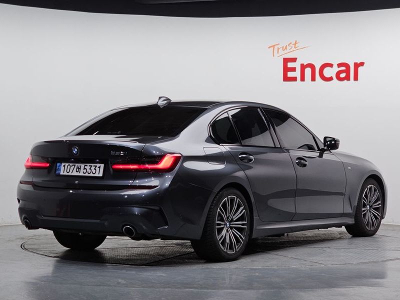 2021 BMW 3 Series 320i M Sport photo 2