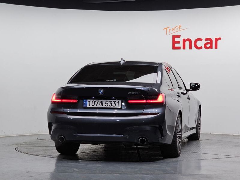 2021 BMW 3 Series 320i M Sport photo 4