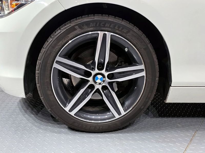 2017 BMW 1 Series 118d Sport 5Door photo 5