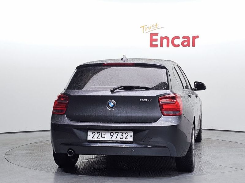 2015 BMW 1 Series 118d Sport 5Door photo 4