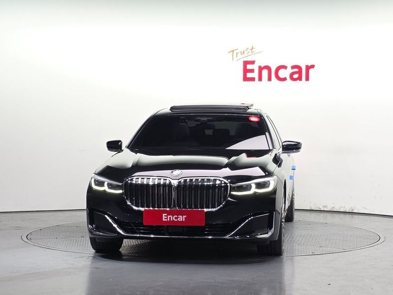 2022 BMW 7 Series 740Li xDrive Design Pure Excellence photo 3