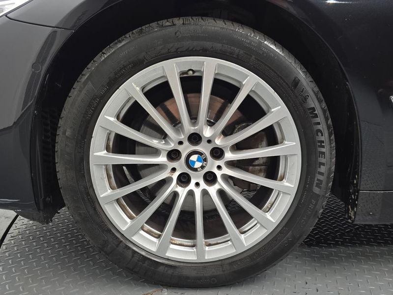 2019 BMW 5 Series 520i Luxury photo 5