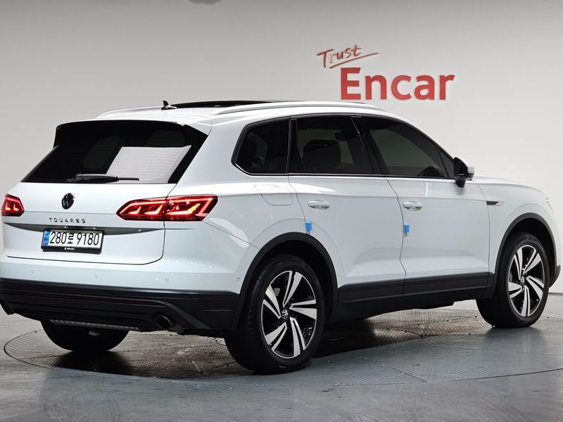 2023 Volkswagen Touareg 3.0 TDI Premium photo 2