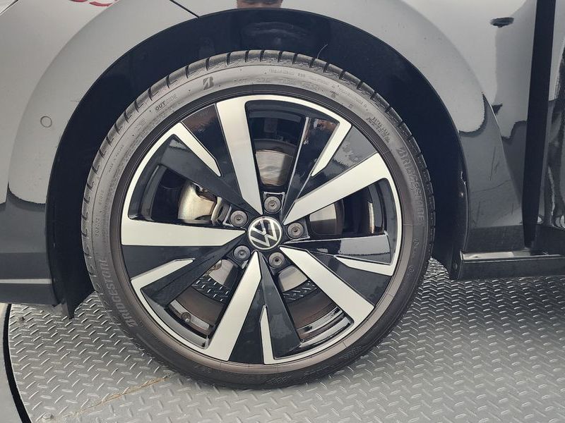 2025 Volkswagen Golf 2.0 TDI Prestige photo 5