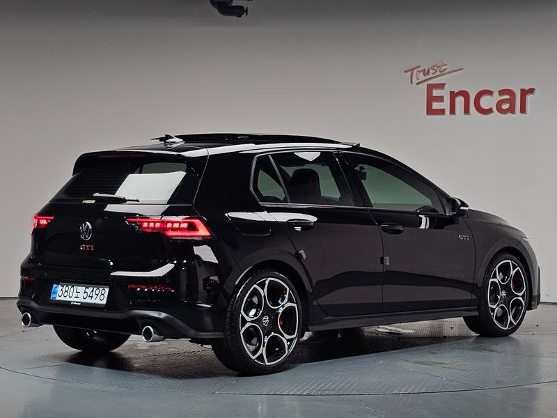2026 Volkswagen Golf 2.0 GTI photo 2