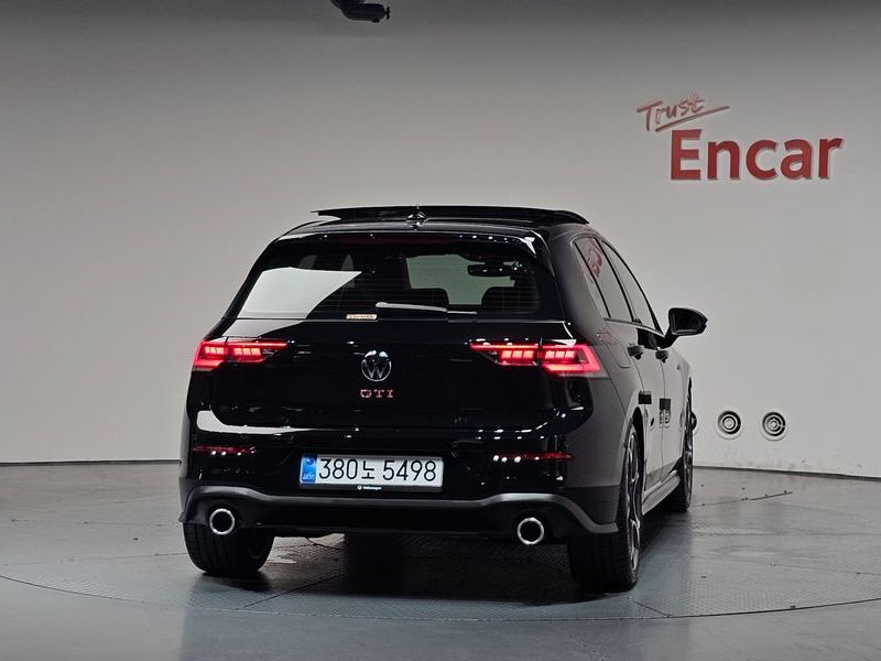 2026 Volkswagen Golf 2.0 GTI photo 4