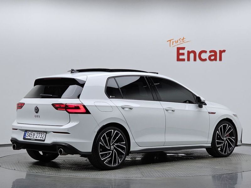 2024 Volkswagen Golf 2.0 GTI photo 2